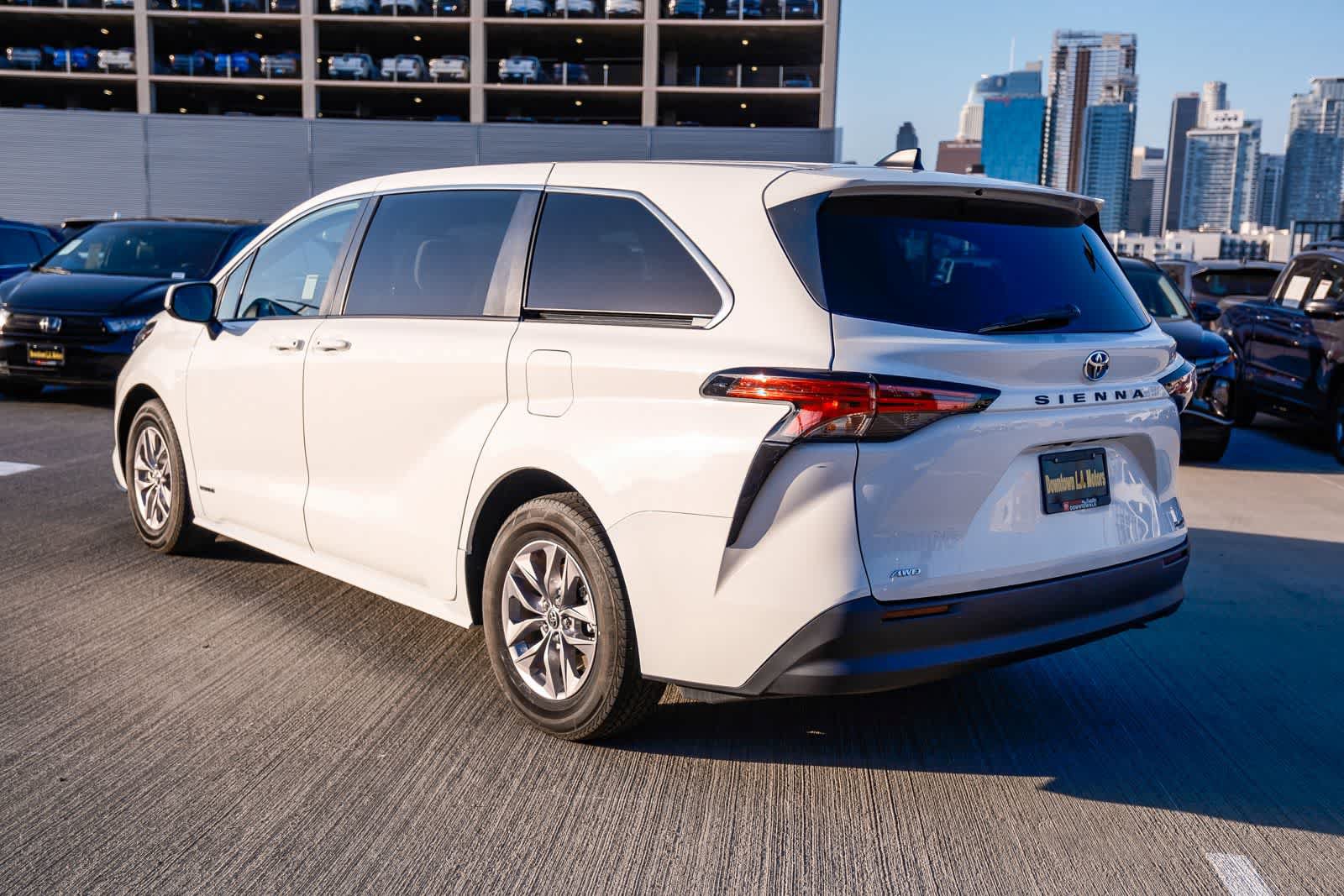 Certified 2021 Toyota Sienna LE AWD/4WD image 6