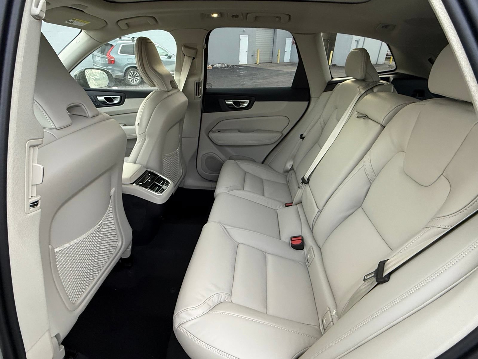 New 2026 Volvo XC60 B5 Ultra w/ Protection Package Premier AWD/4WD image 15