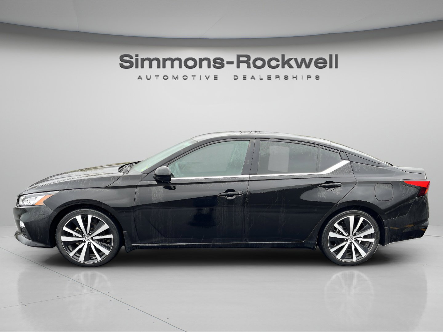 Used 2021 Nissan Altima 2.5 SR FWD image 2