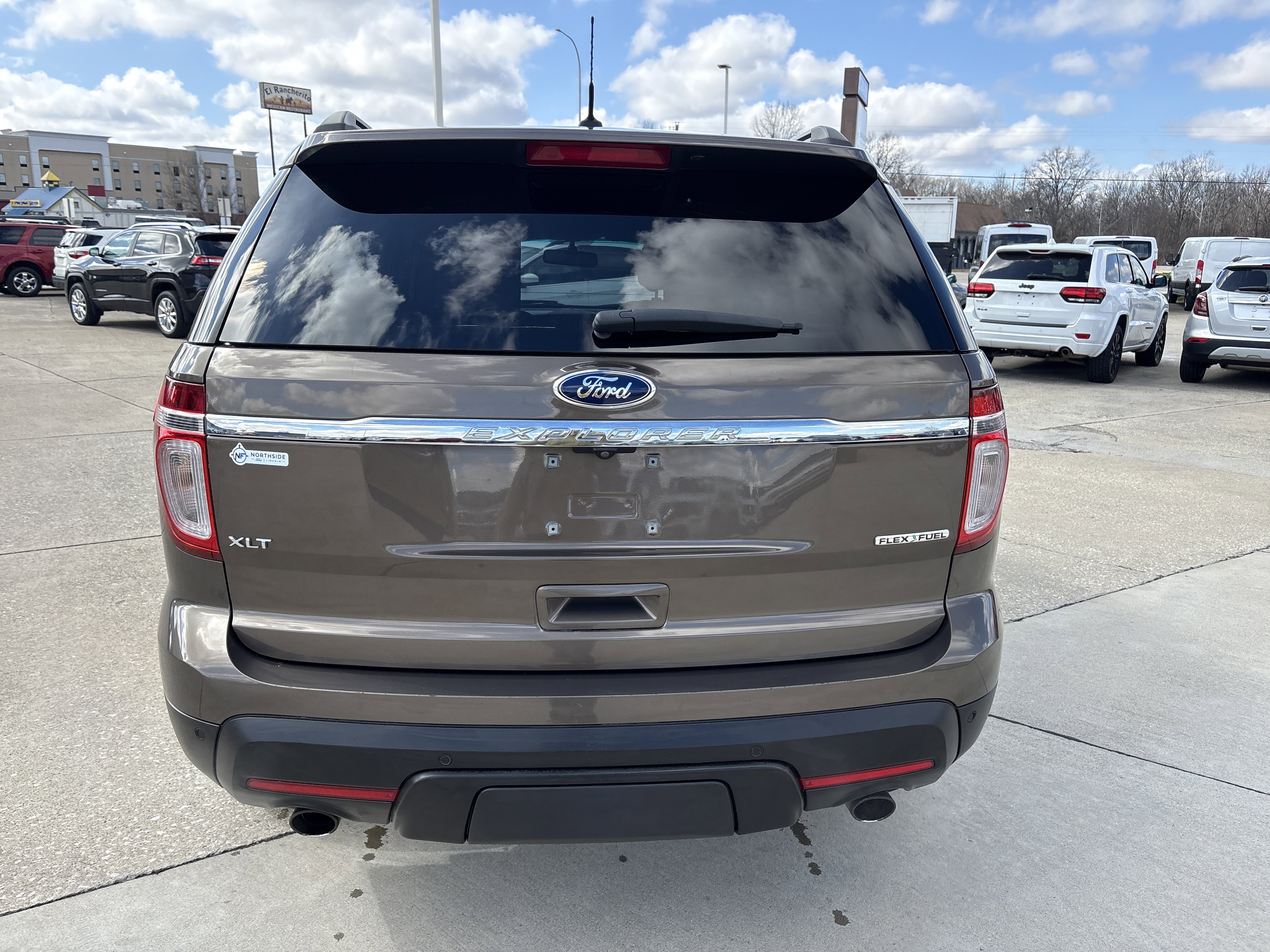 Used 2015 Ford Explorer XLT w/ Equipment Group 202A FWD image 4