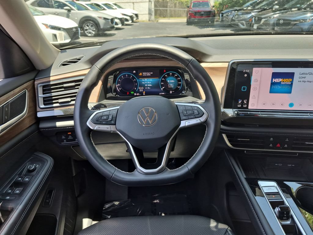 Used 2025 Volkswagen Atlas SE FWD image 22