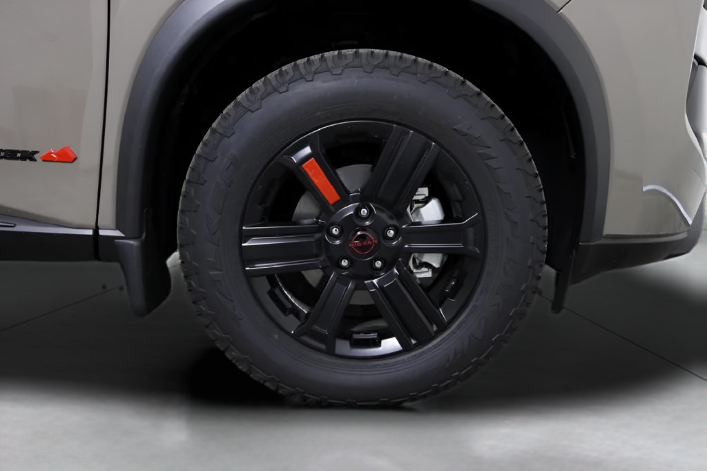 Used 2025 Nissan Rogue SV w/ Rock Creek Premium Package AWD/4WD image 33
