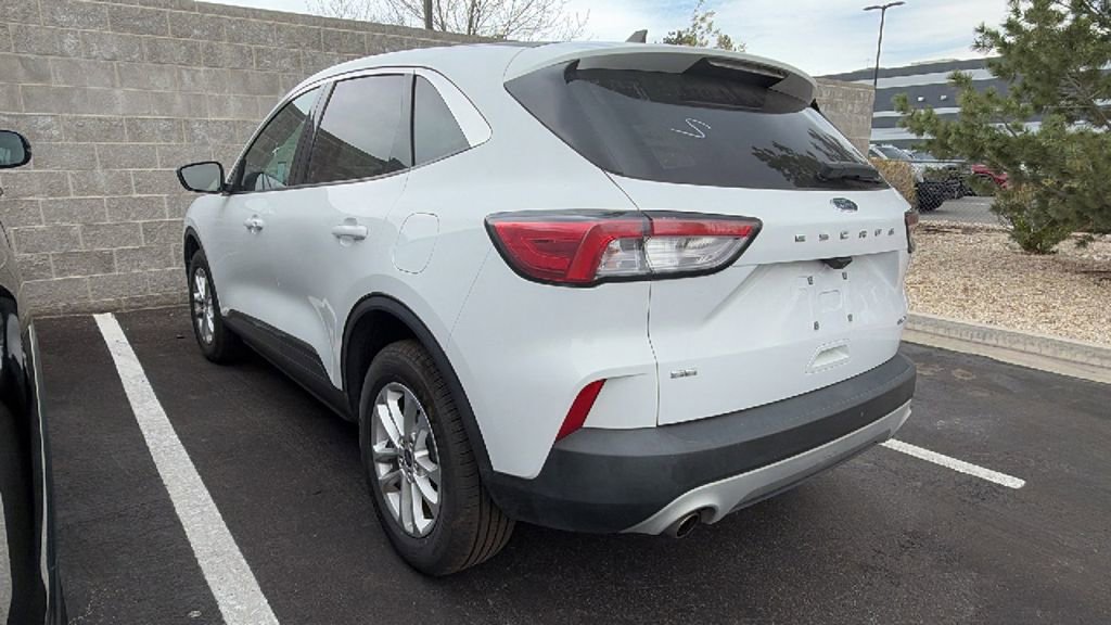 Used 2022 Ford Escape SE AWD/4WD image 3