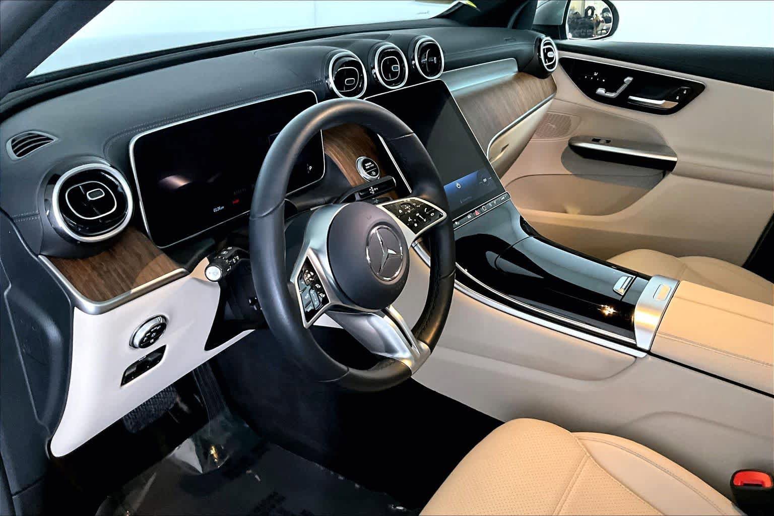 Used 2024 Mercedes-Benz GLC 300 4MATIC image 18