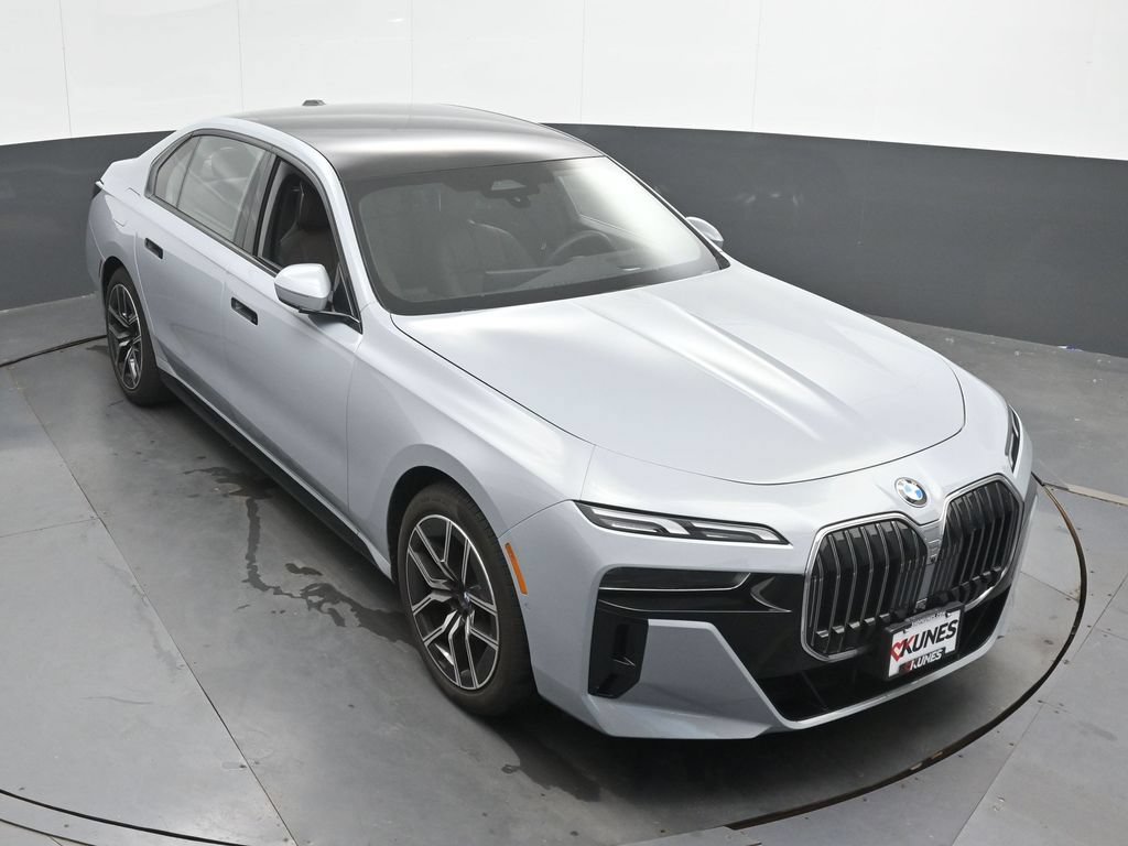 Used 2026 BMW 740i xDrive AWD/4WD image 31
