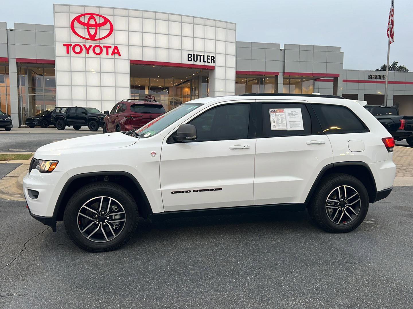 Used 2021 Jeep Grand Cherokee Trailhawk w/ Trailhawk Luxury Group image 3