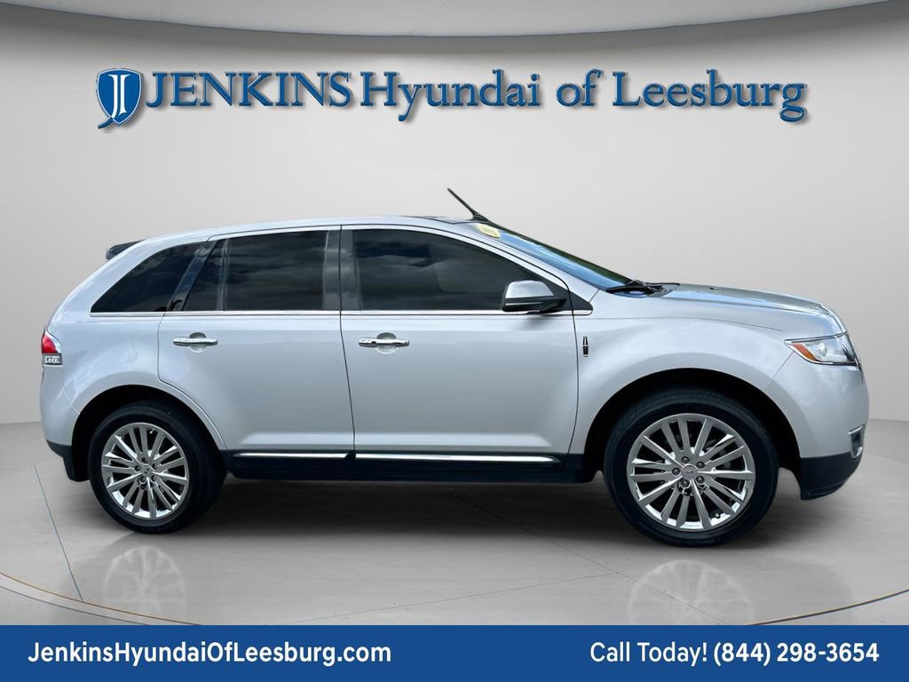 Used 2013 Lincoln MKX FWD image 2