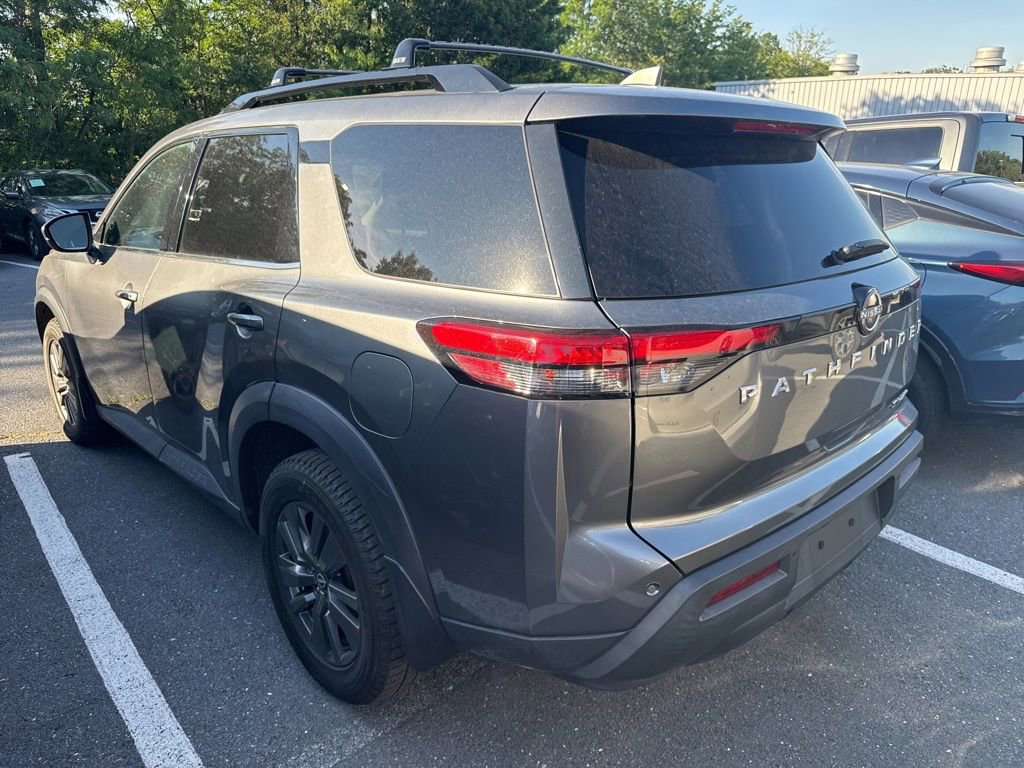 Used 2022 Nissan Pathfinder SV AWD/4WD image 3