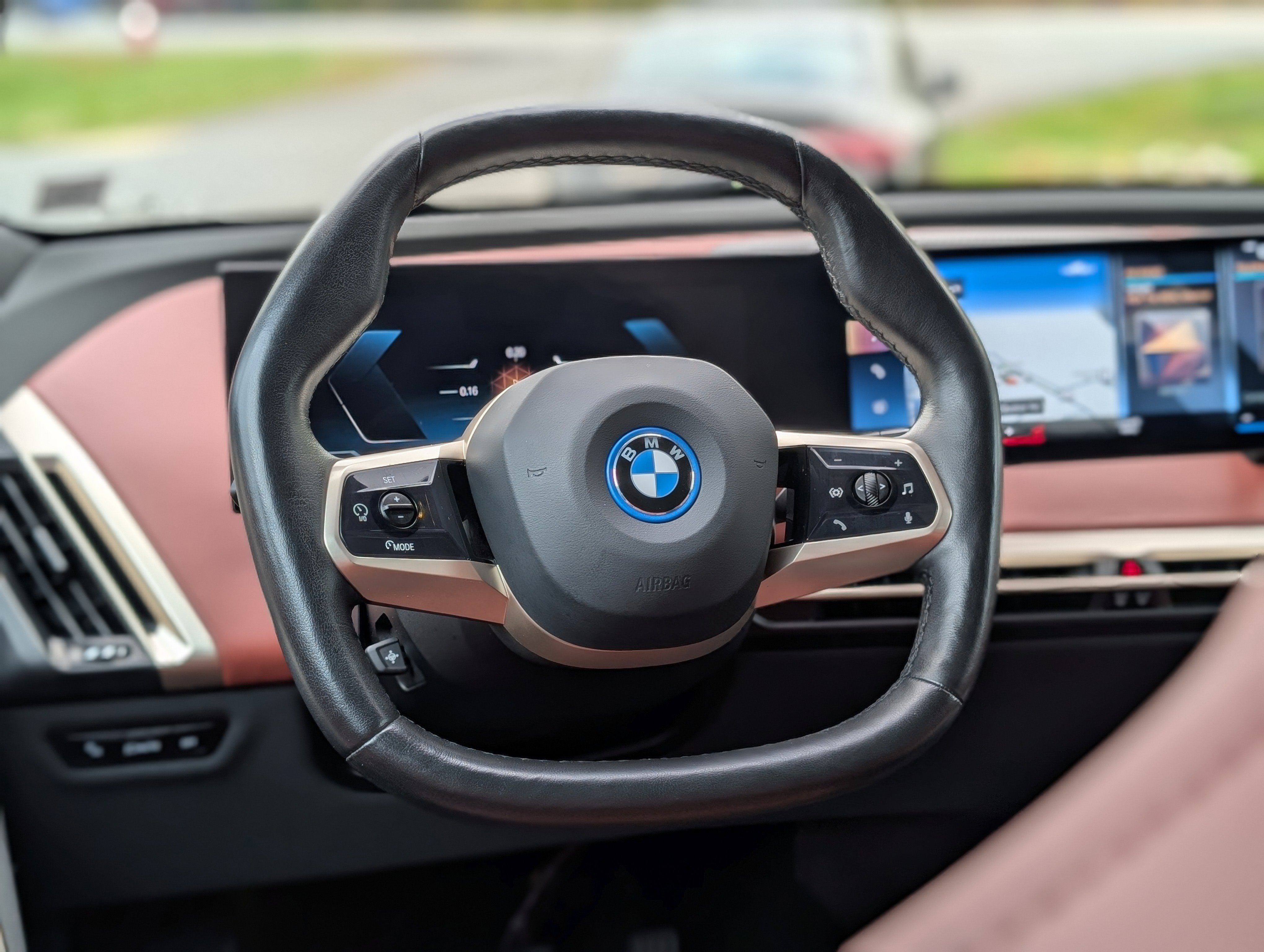 Used 2023 BMW iX xDrive50 w/ Sport Package image 19