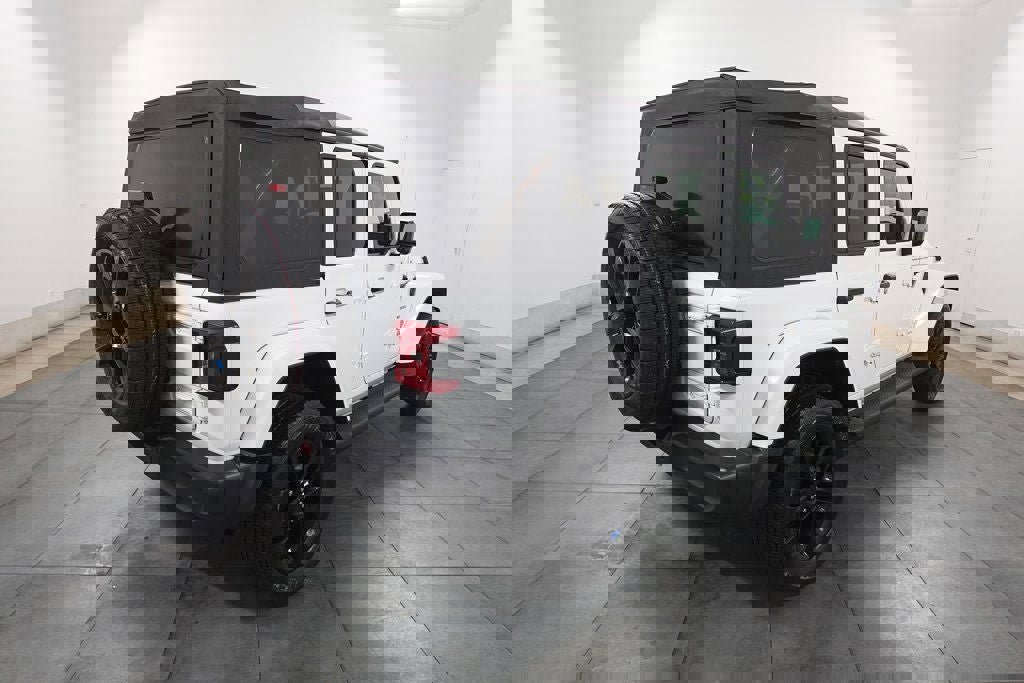 Used 2023 Jeep Wrangler Unlimited Sahara image 5