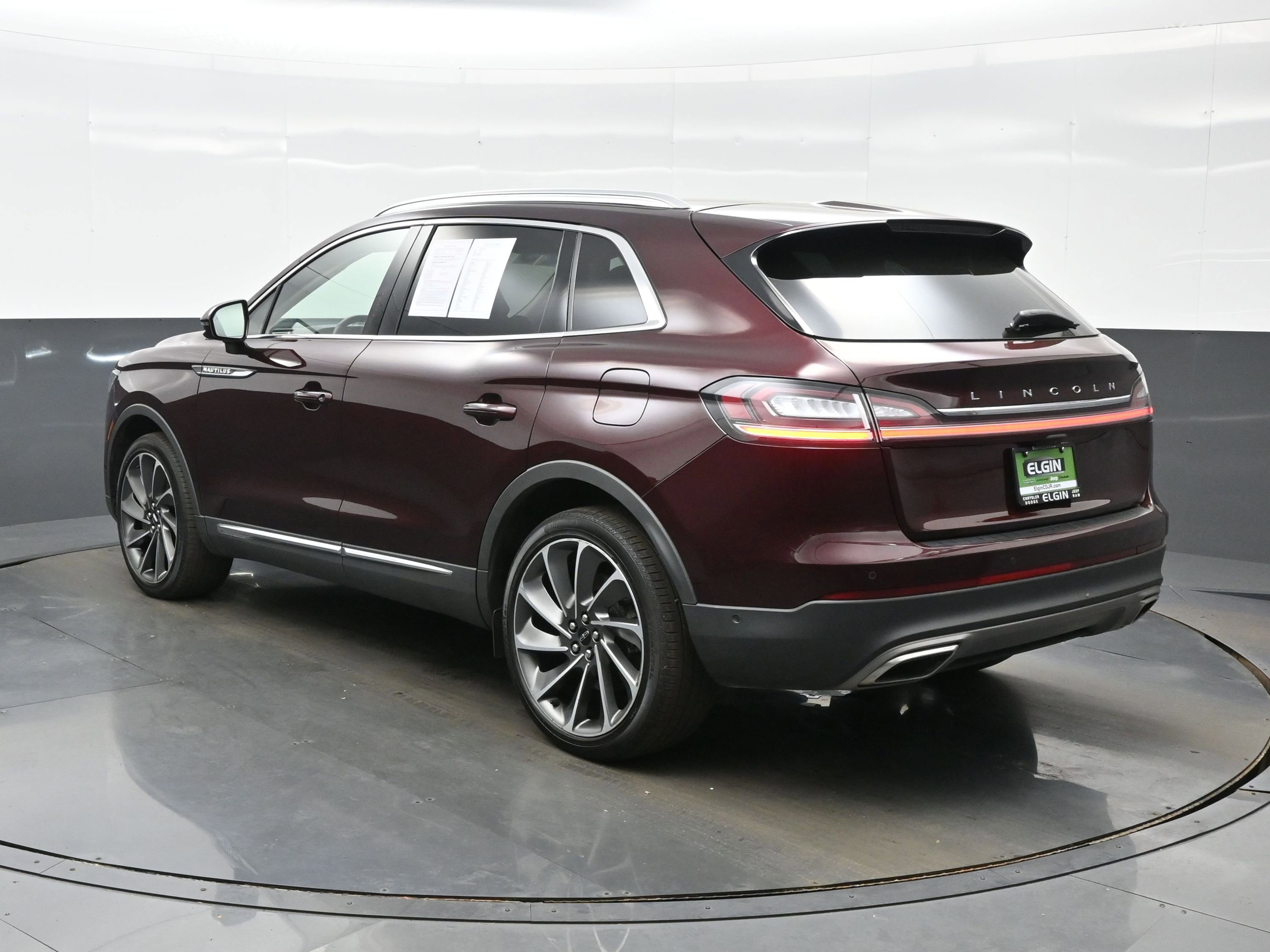 Used 2023 Lincoln Nautilus Reserve w/ Equipment Group 202A AWD/4WD image 4