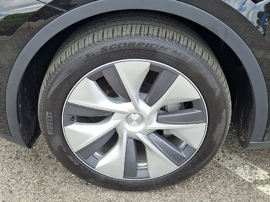 Used 2023 Tesla Model Y Long Range AWD/4WD image 28