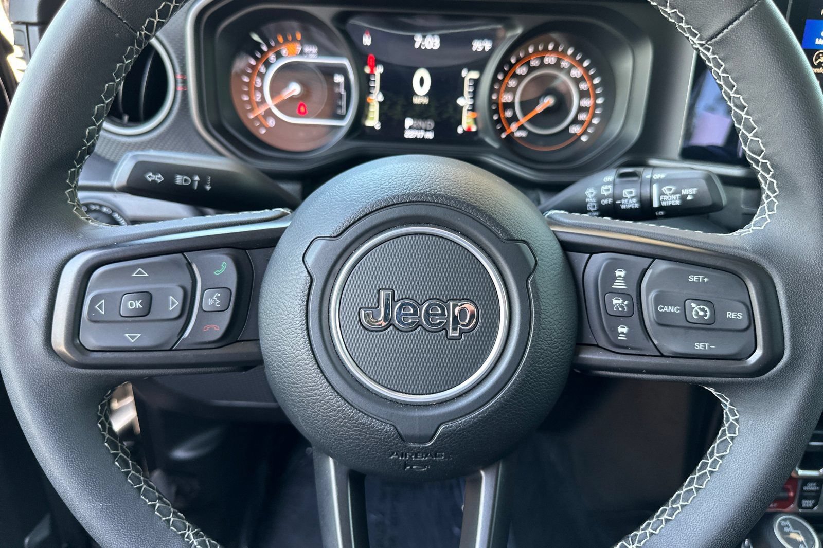 Used 2025 Jeep Wrangler Unlimited Rubicon AWD/4WD image 23
