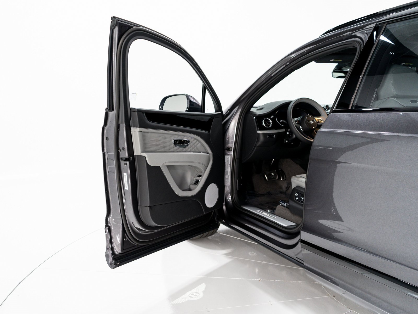 New 2025 Bentley Bentayga Extended Wheelbase image 9