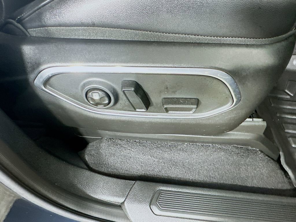 Used 2023 Jeep Wagoneer 4WD w/ Premium Group I image 24