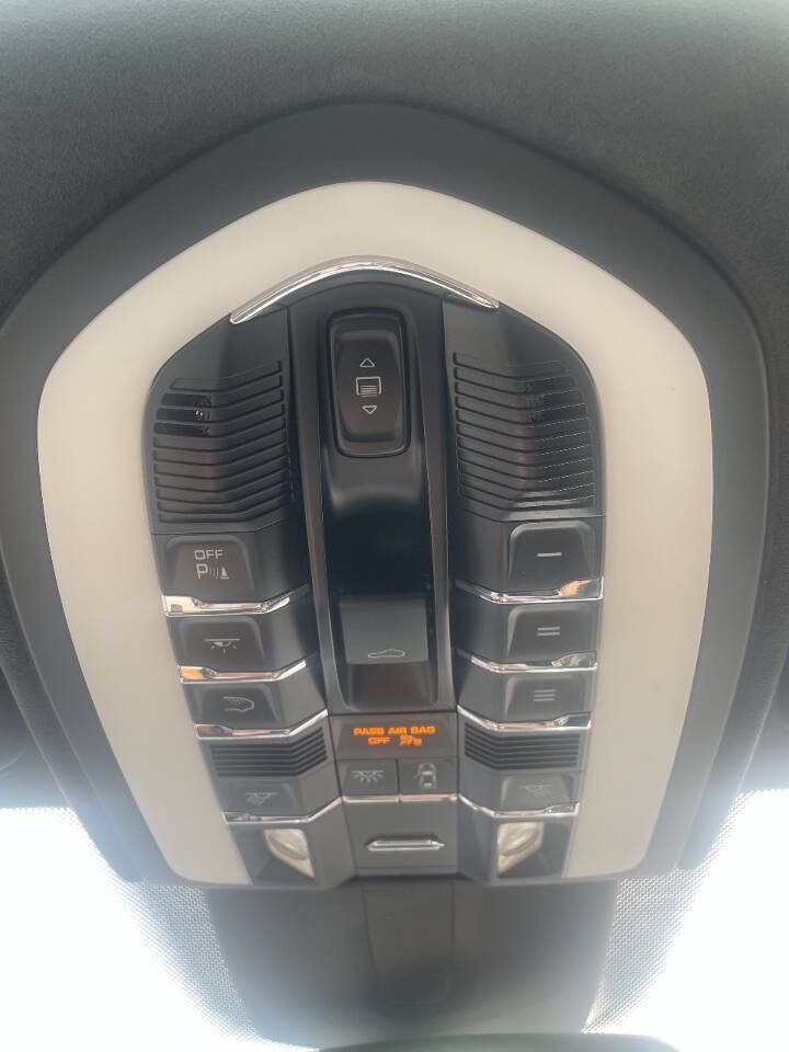 Used 2016 Porsche Cayenne GTS AWD/4WD image 31