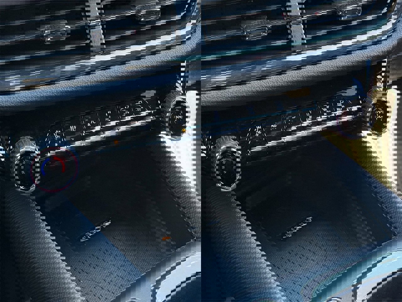 New 2026 Chevrolet Equinox EV RS image 18