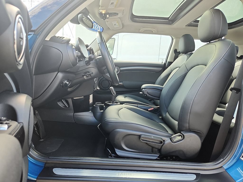 Used 2024 MINI Cooper 2-Door Hardtop FWD image 7