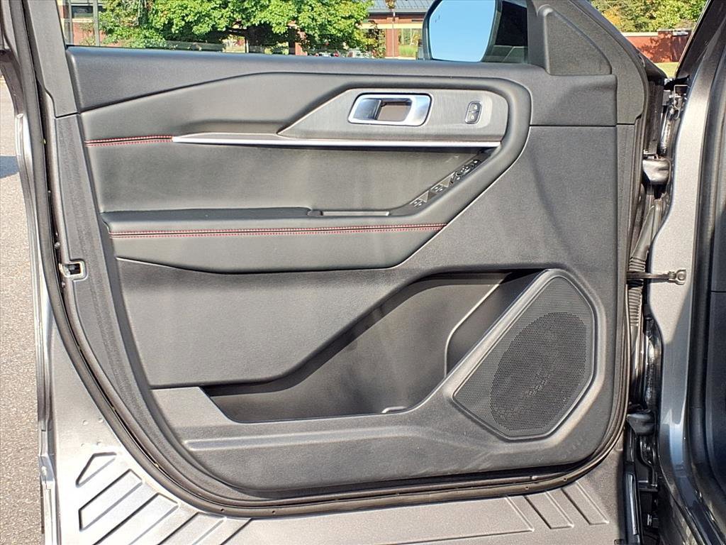 Certified 2025 Ford Explorer ST-Line image 4