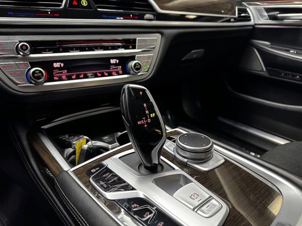 Used 2020 BMW 740i image 26