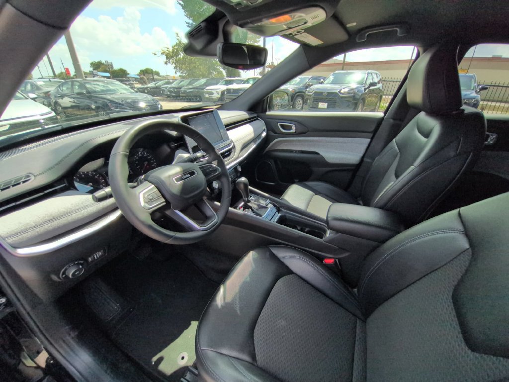 Used 2025 Jeep Compass Latitude AWD/4WD image 15
