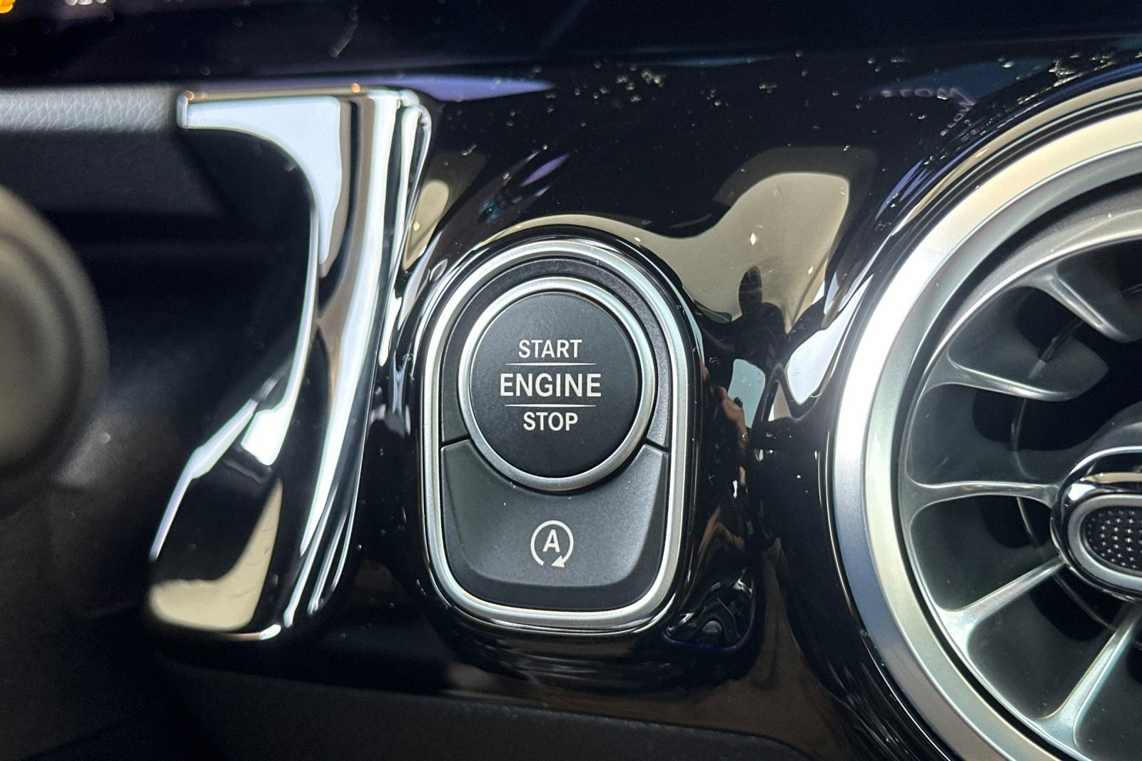 Certified 2025 Mercedes-Benz GLA 250 4MATIC image 22