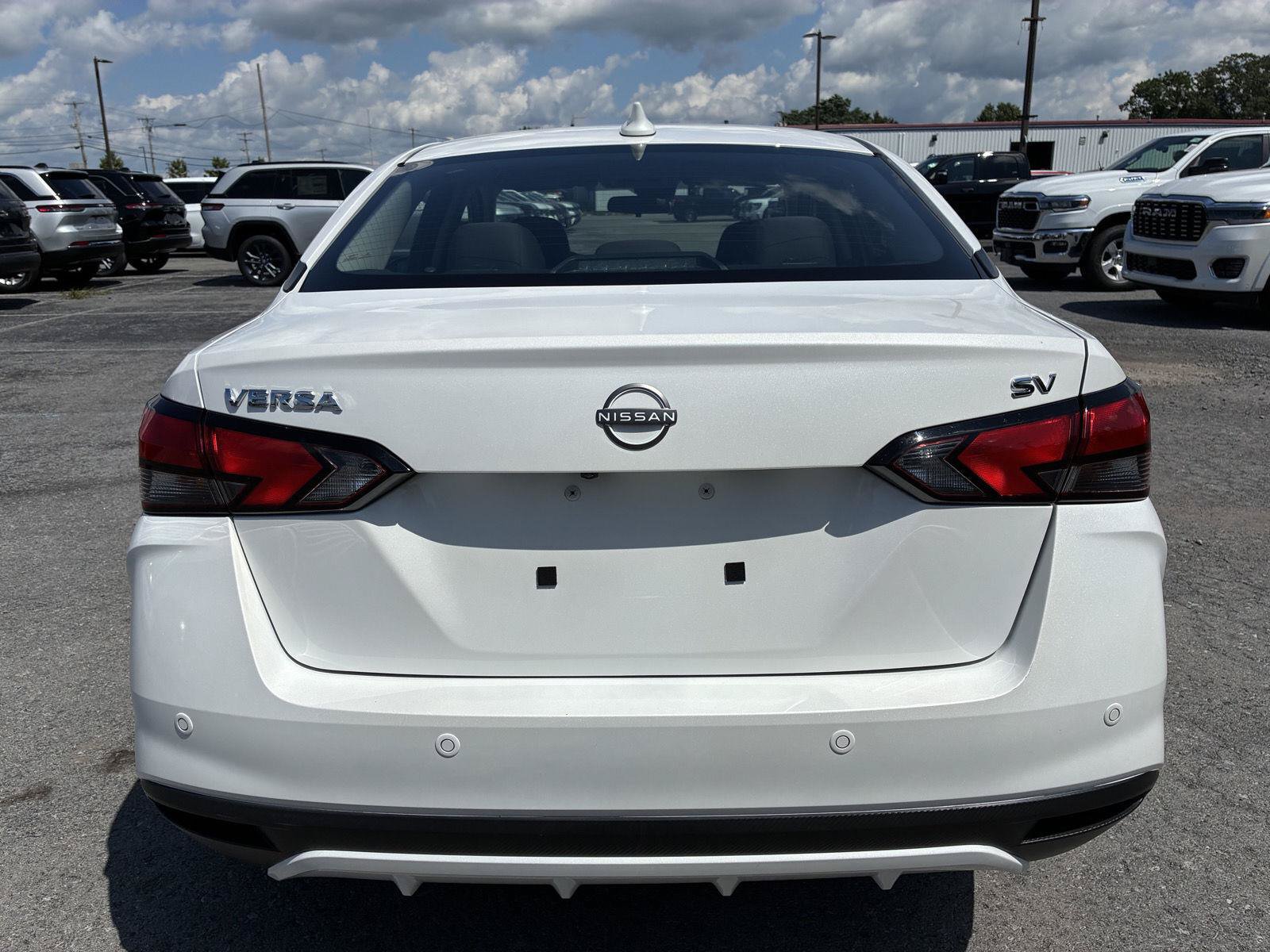 Used 2023 Nissan Versa SV FWD image 6