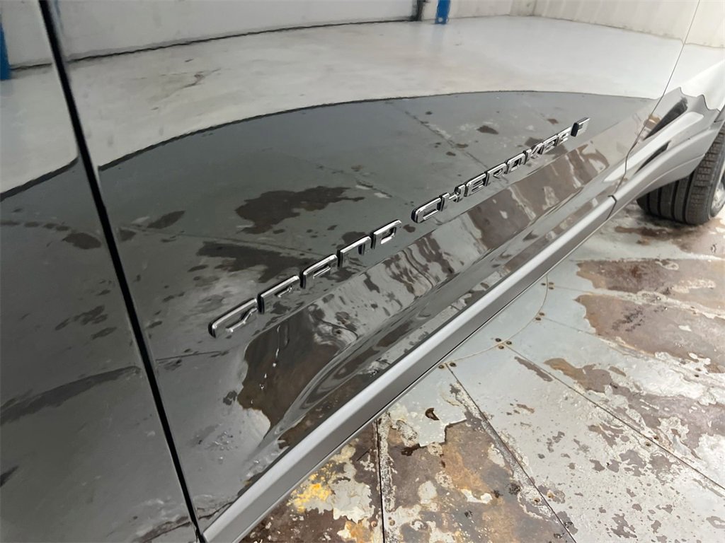 New 2025 Jeep Grand Cherokee Limited w/ Black Appearance Package image 27