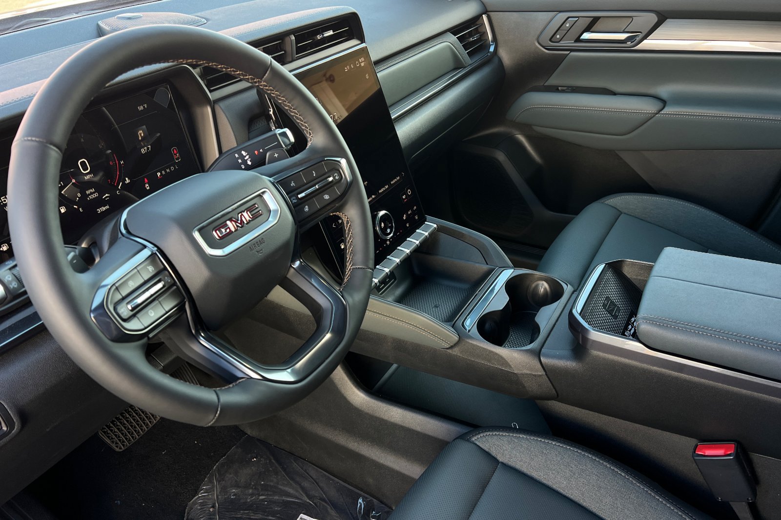 New 2027 GMC Terrain AT4 w/ Technology Package II AWD/4WD image 8