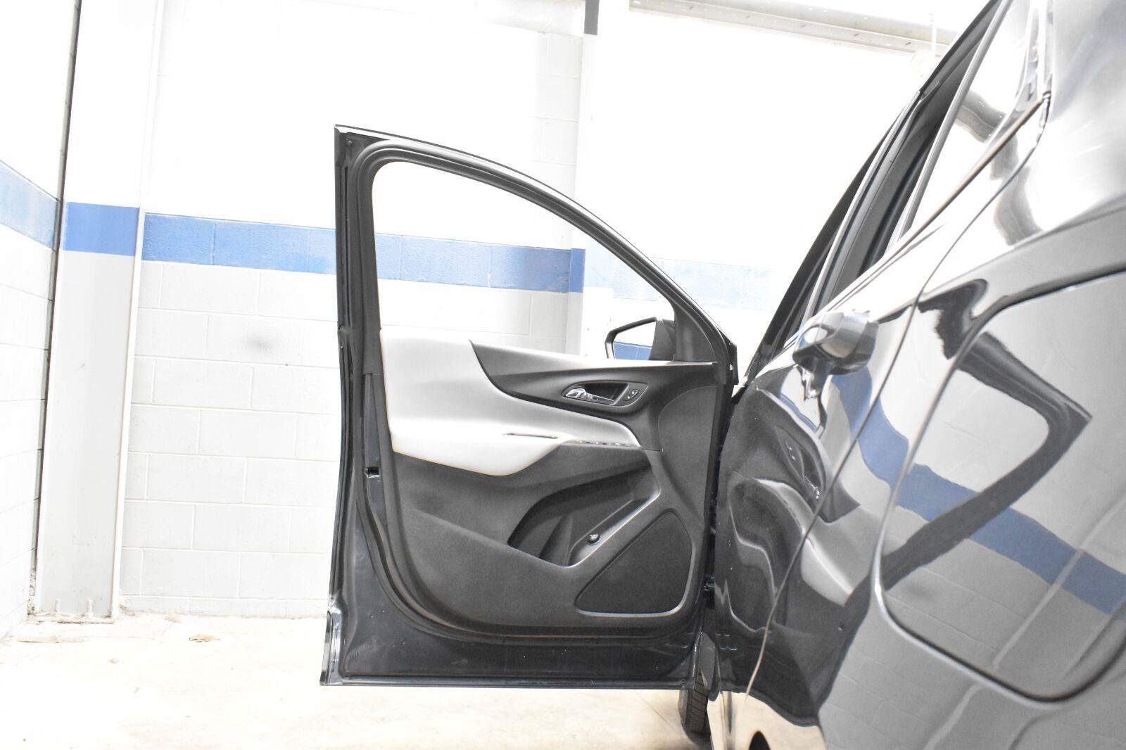 Used 2023 Chevrolet Equinox LT AWD/4WD image 9
