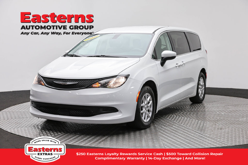 Used 2022 Chrysler Voyager LX FWD image 1
