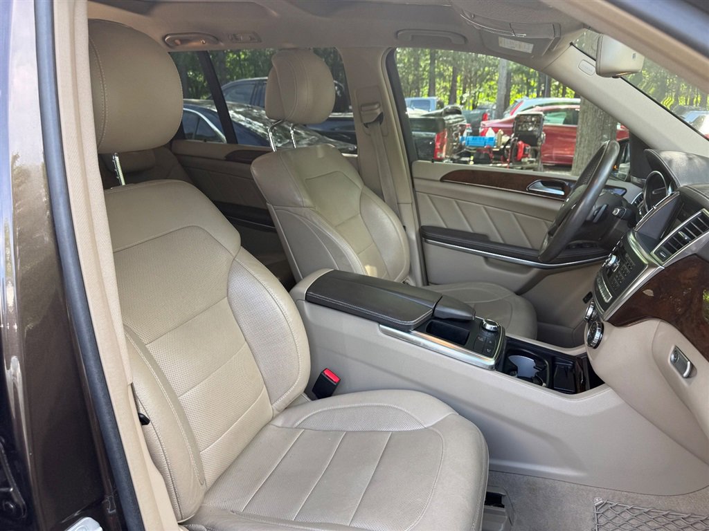 Used 2016 Mercedes-Benz GL 550 4MATIC image 22