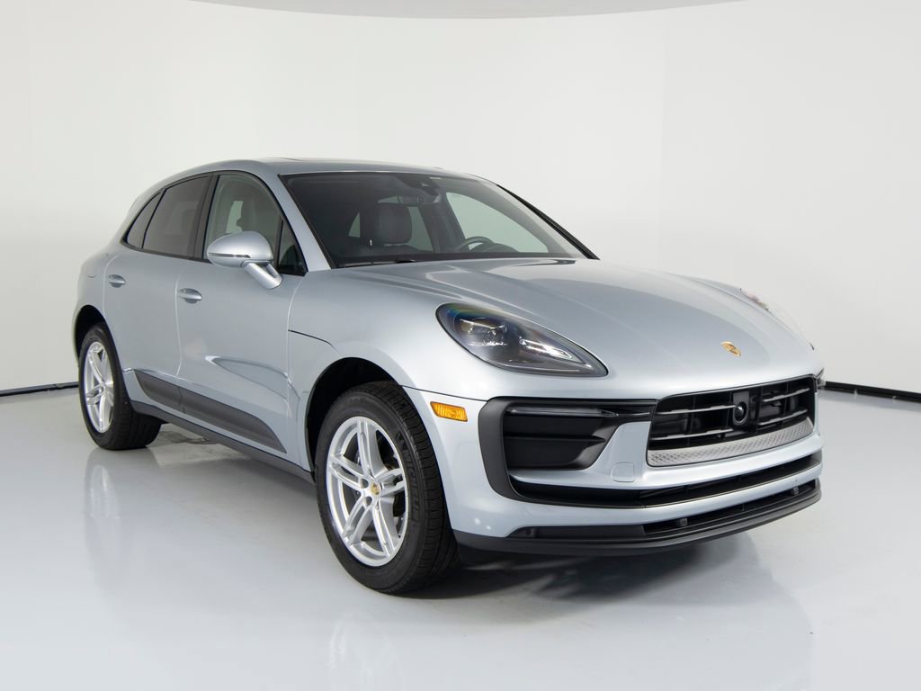 Certified 2025 Porsche Macan image 12