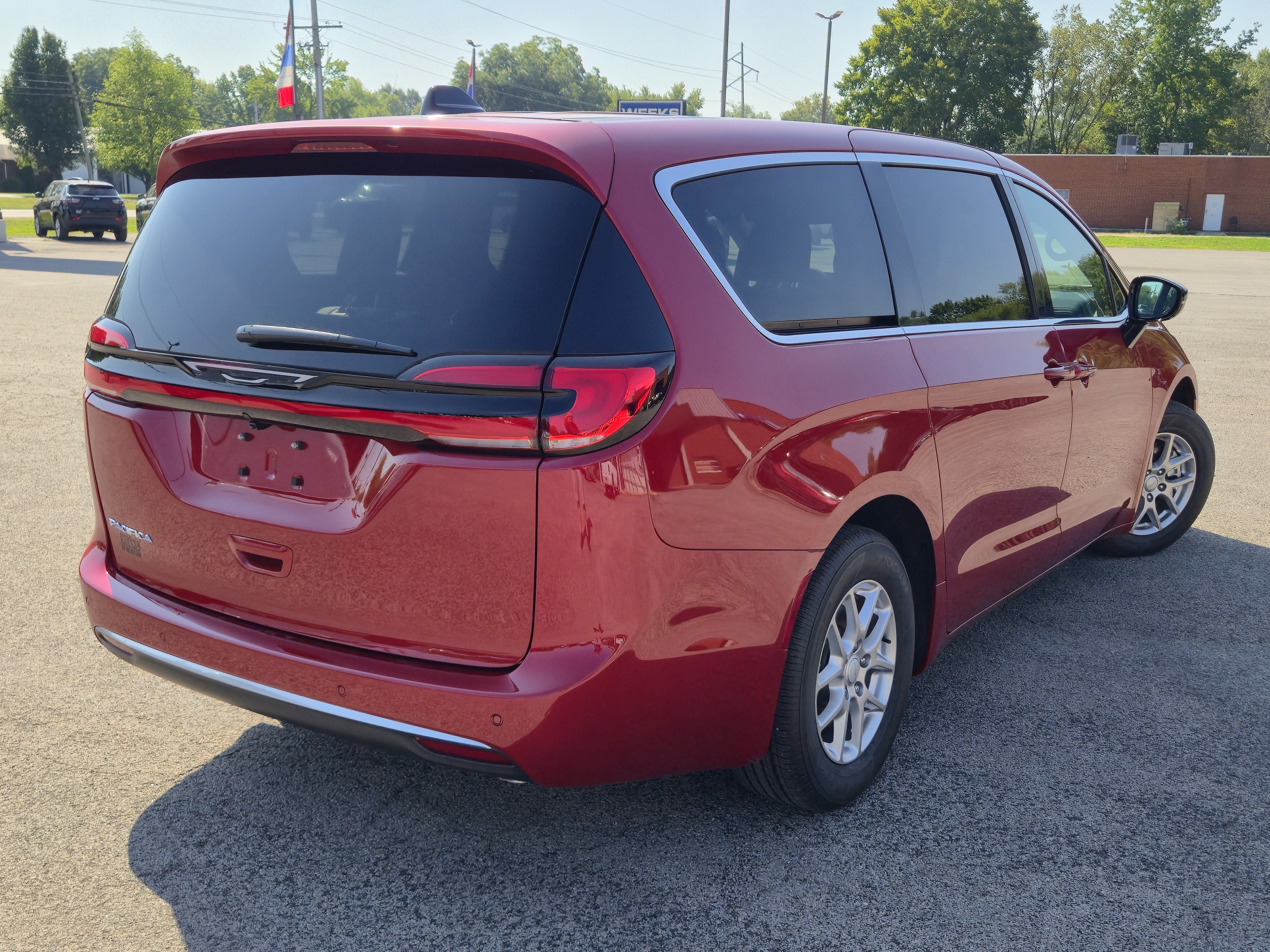 New 2027 Chrysler Pacifica Select FWD image 2