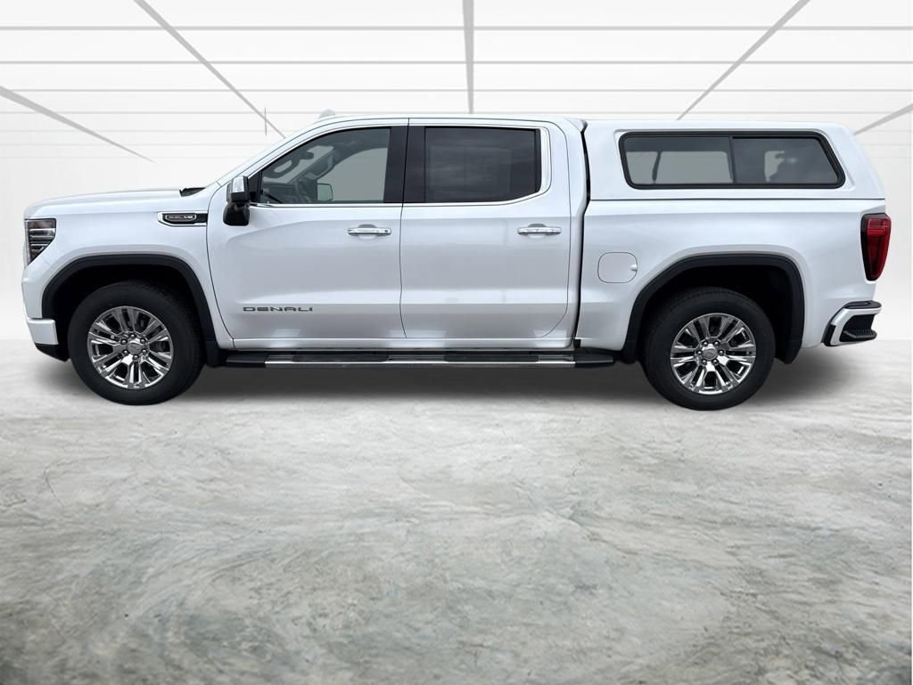 Used 2023 GMC Sierra 1500 Denali w/ Technology Package AWD/4WD image 2