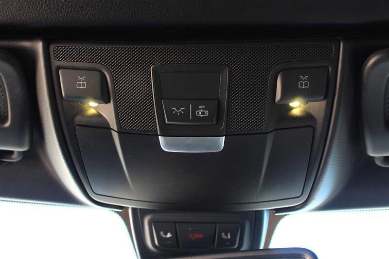 Used 2015 Mercedes-Benz SLK 250 w/ Premium Package image 32