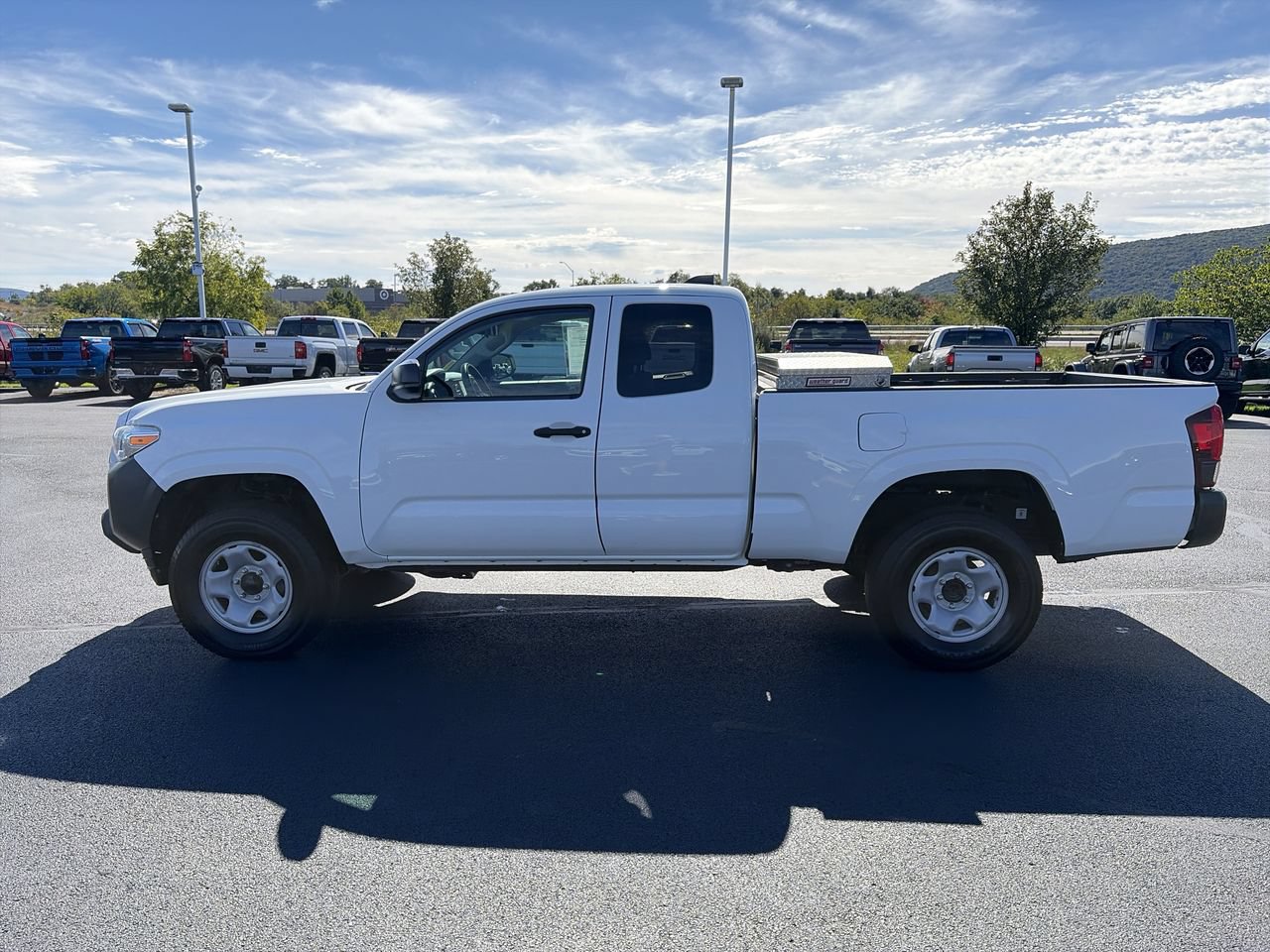 Used 2020 Toyota Tacoma SR AWD/4WD image 4