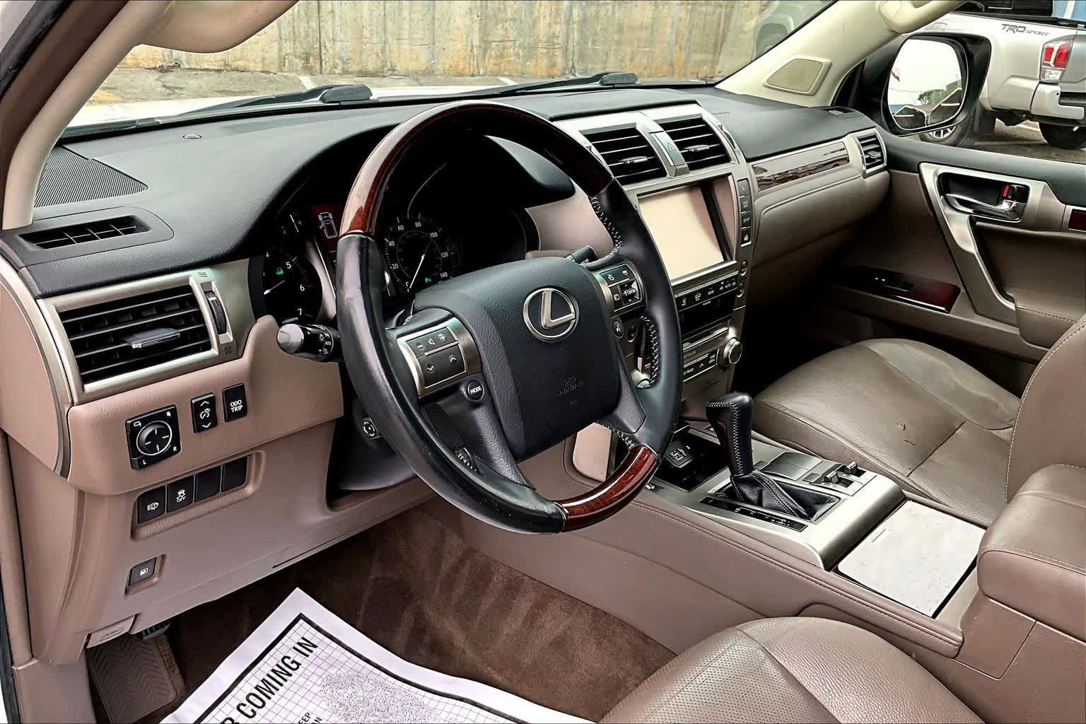 Used 2015 Lexus GX 460 w/ Premium Package AWD/4WD image 16