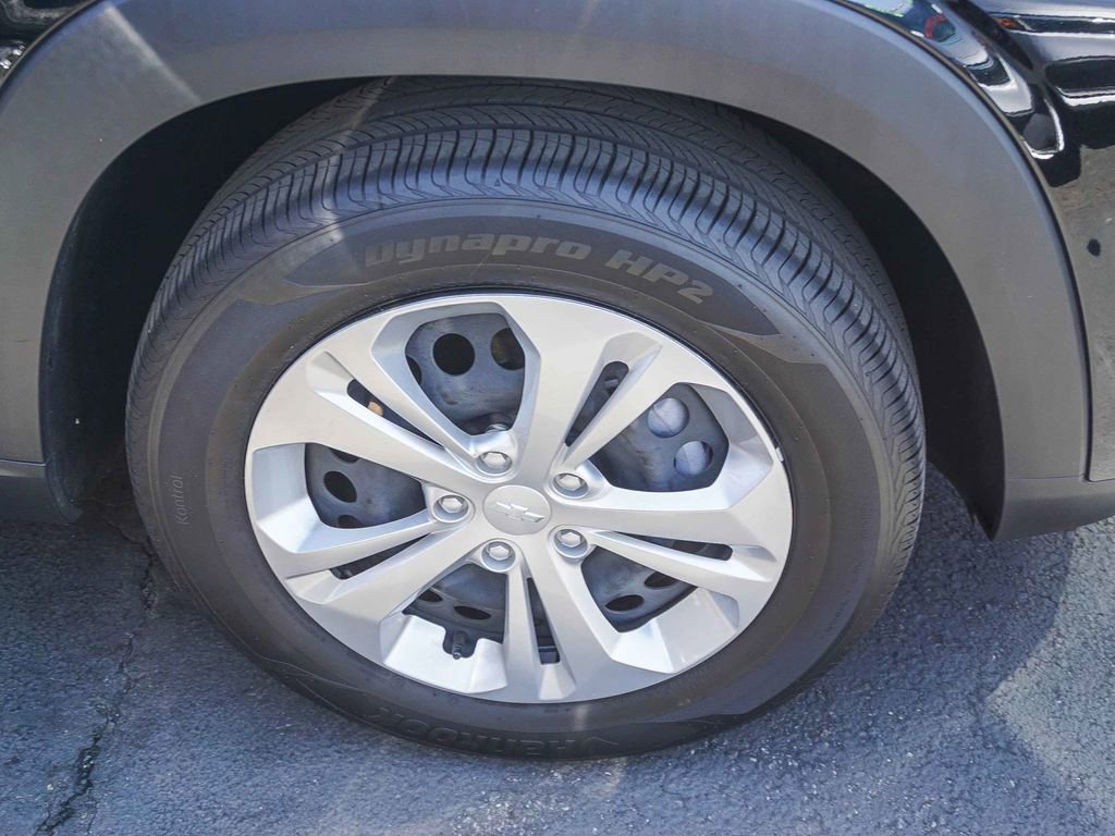 Used 2026 Chevrolet Trax LS FWD image 9