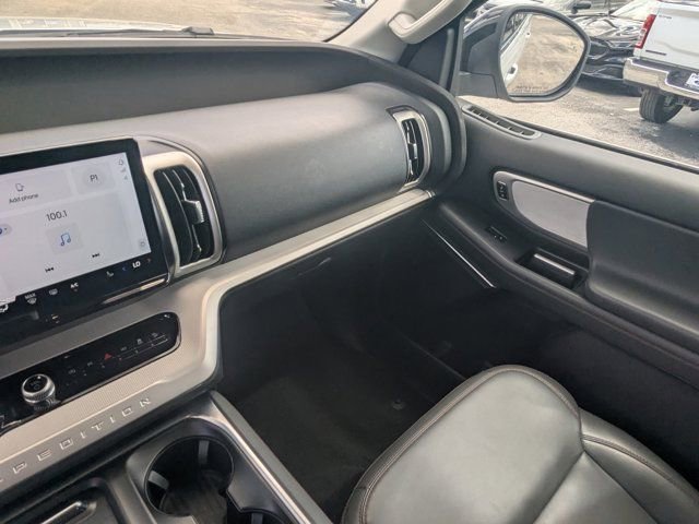 Used 2025 Ford Expedition Max Active AWD/4WD image 19