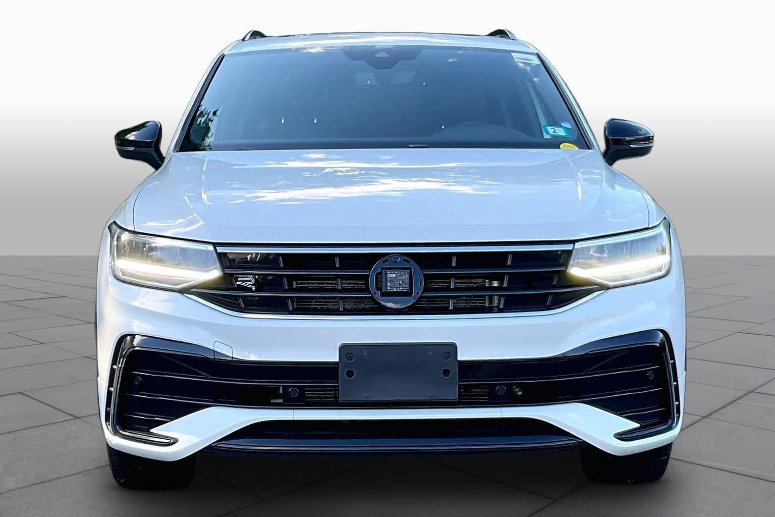 Used 2022 Volkswagen Tiguan SE R-Line AWD/4WD image 3