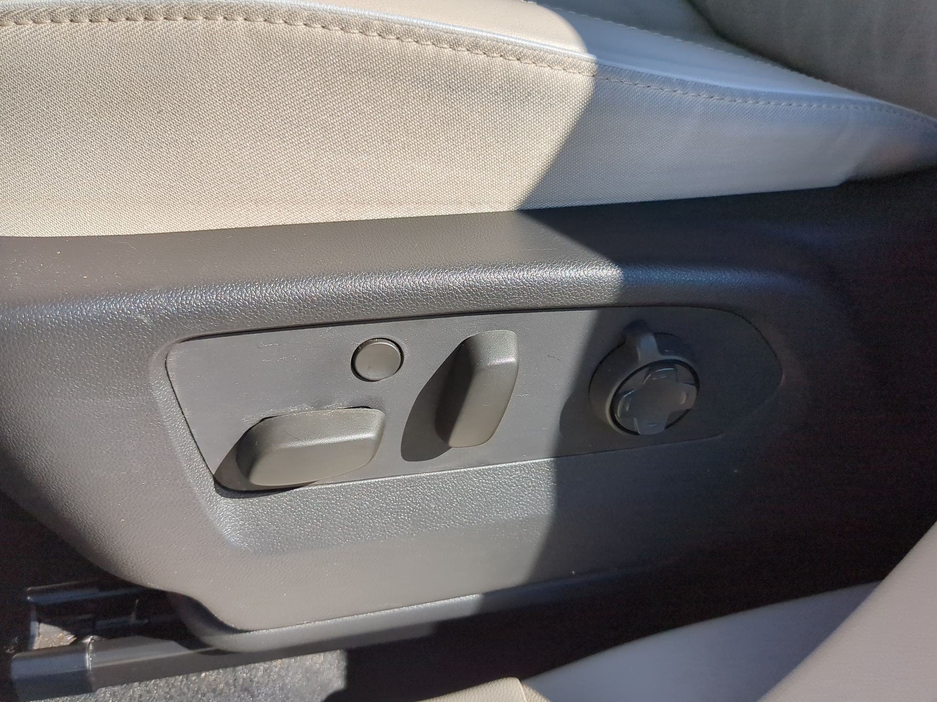 Used 2021 Buick Envision Avenir w/ Technology Package II FWD image 12
