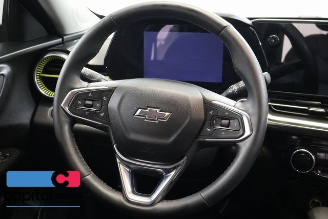 Used 2025 Chevrolet Trax ACTIV w/ Sunroof Package FWD image 15