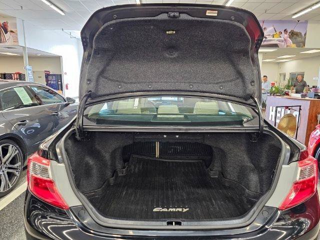Used 2013 Toyota Camry XLE image 38
