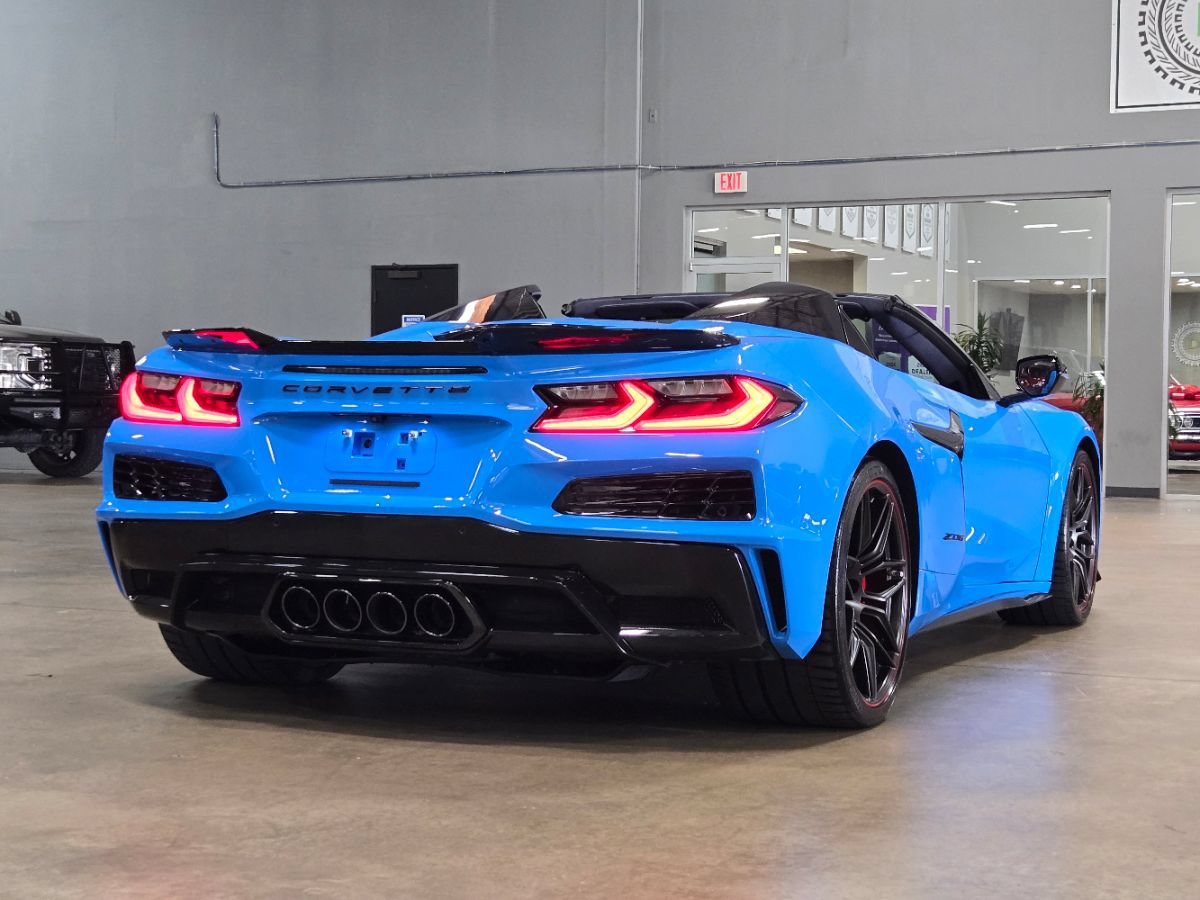 Used 2024 Chevrolet Corvette Z06 w/ Stealth Interior Trim Package RWD image 8