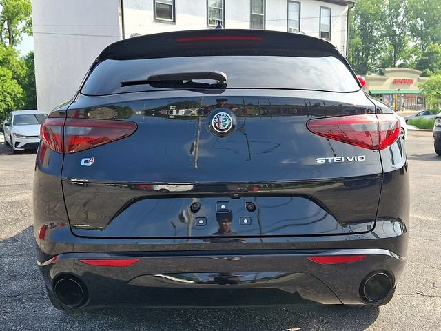 Used 2020 Alfa Romeo Stelvio Ti Sport w/ Quick Order Package 22S Sport AWD/4WD image 5