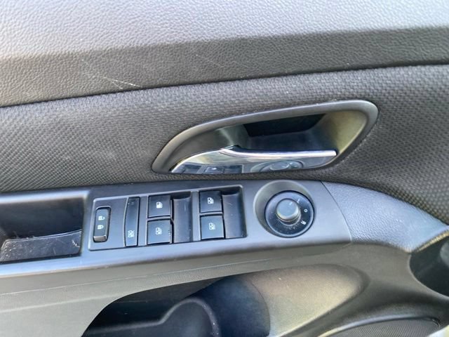 Used 2015 Chevrolet Cruze LT w/ Technology Package FWD image 17