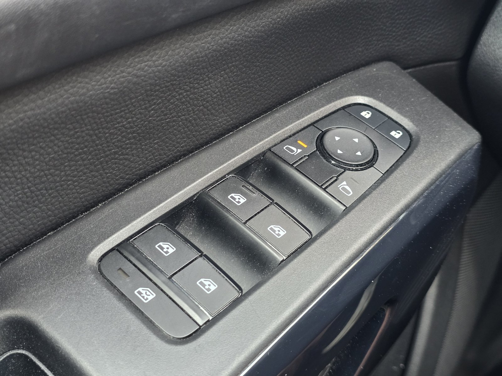 Certified 2025 Nissan Pathfinder SV FWD image 24
