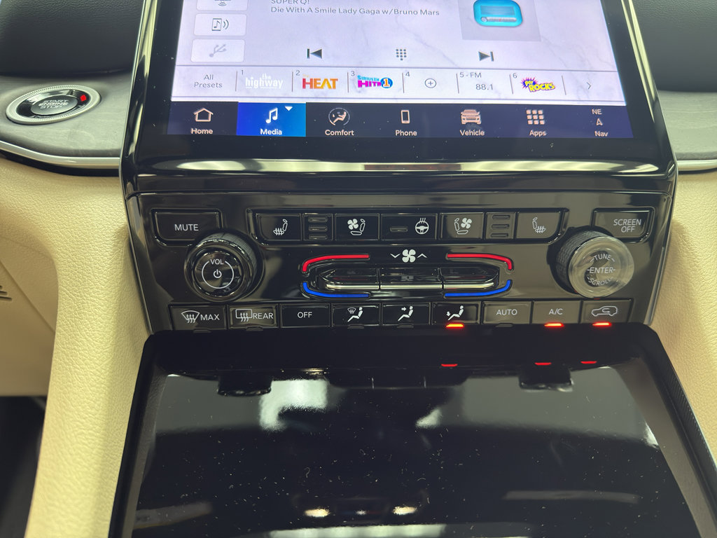 New 2025 Jeep Grand Cherokee Limited w/ Luxury Tech Group II image 12