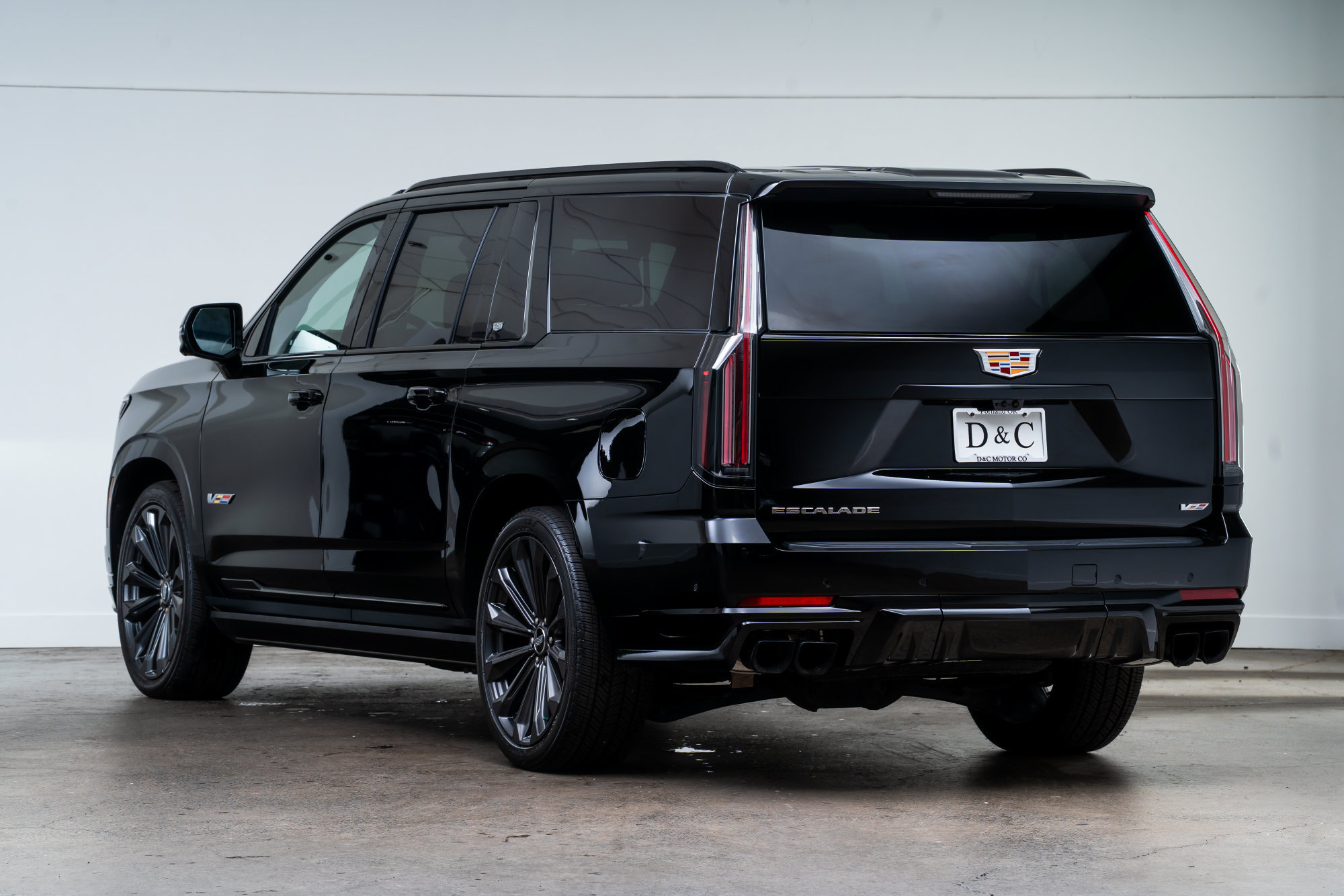 Used 2025 Cadillac Escalade ESV V AWD/4WD image 5